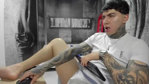 Snapshot of gury_tattoo chatting on May 12, 7:00 pm Gury online show from May 12, 7:00 pm