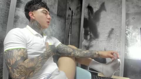 Snapshot of gury_tattoo chatting on May 18, 7:41 pm Gury online show from May 18, 7:41 pm