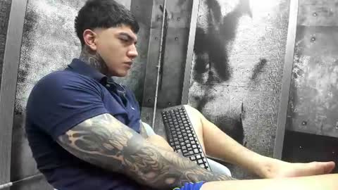 Snapshot of gury_tattoo chatting on June 12, 11:35 pm Gury online show from June 12, 11:35 pm