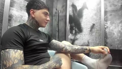 Snapshot of gury_tattoo chatting on June 23, 6:17 pm Gury online show from June 23, 6:17 pm