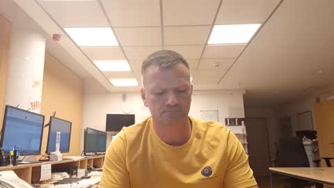 Snapshot of guschidick chatting on October 17, 4:20 pm guschidick online show from October 17, 4:20 pm