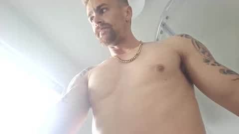 Snapshot of gusmuss chatting on February 4, 10:04 pm Jamie online show from February 4, 10:04 pm