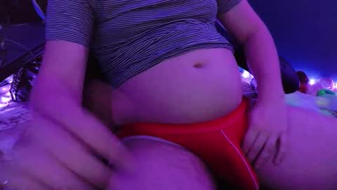 Snapshot of gutlvr chatting on December 10, 5:07 am gutlvr online show from December 10, 5:07 am