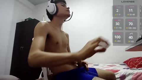 Snapshot of guts1_ chatting on November 3, 11:26 pm  Guts  online show from November 3, 11:26 pm