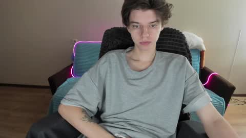 Snapshot of guy_liam1 chatting on December 2, 5:04 am guy_liam1 online show from December 2, 5:04 am