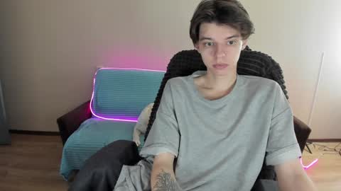 Snapshot of guy_liam1 chatting on December 18, 8:09 am guy_liam1 online show from December 18, 8:09 am