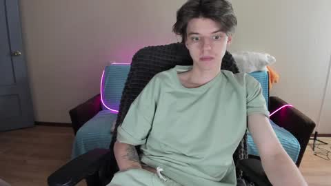 Snapshot of guy_liam1 chatting on January 14, 2:11 pm guy_liam1 online show from January 14, 2:11 pm