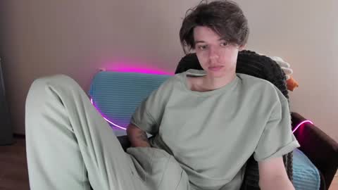 Snapshot of guy_liam1 chatting on January 25, 8:21 am guy_liam1 online show from January 25, 8:21 am