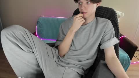 Snapshot of guy_liam1 chatting on February 1, 4:11 pm guy_liam1 online show from February 1, 4:11 pm
