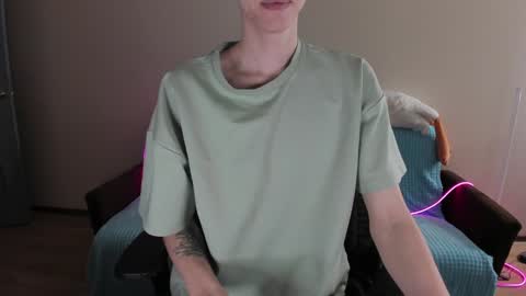 Snapshot of guy_liam1 chatting on February 6, 2:15 pm guy_liam1 online show from February 6, 2:15 pm