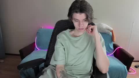 Snapshot of guy_liam1 chatting on February 10, 2:26 pm guy_liam1 online show from February 10, 2:26 pm