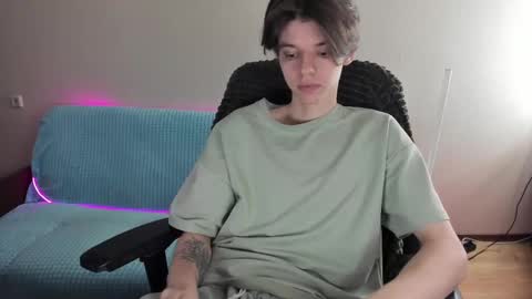 Snapshot of guy_liam1 chatting on February 14, 7:17 am guy_liam1 online show from February 14, 7:17 am