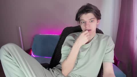 Snapshot of guy_liam1 chatting on February 22, 8:29 am guy_liam1 online show from February 22, 8:29 am
