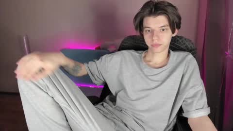 Snapshot of guy_liam1 chatting on March 6, 2:18 pm guy_liam1 online show from March 6, 2:18 pm