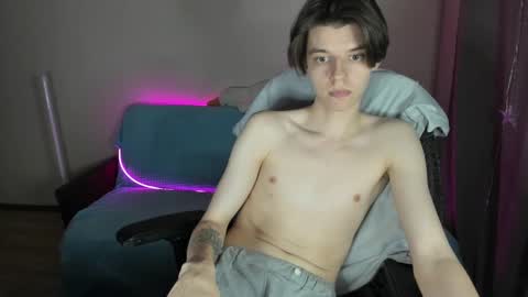 Snapshot of guy_liam1 chatting on March 6, 5:22 pm guy_liam1 online show from March 6, 5:22 pm