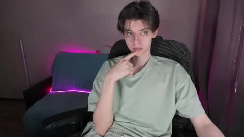 Snapshot of guy_liam1 chatting on March 12, 3:07 pm guy_liam1 online show from March 12, 3:07 pm