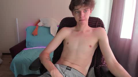 Snapshot of guy_liam1 chatting on September 9, 12:48 pm guy_liam1 online show from September 9, 12:48 pm