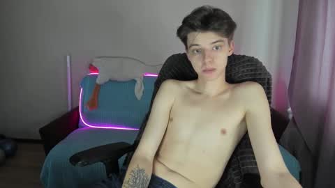 Snapshot of guy_liam1 chatting on October 12, 8:24 am guy_liam1 online show from October 12, 8:24 am