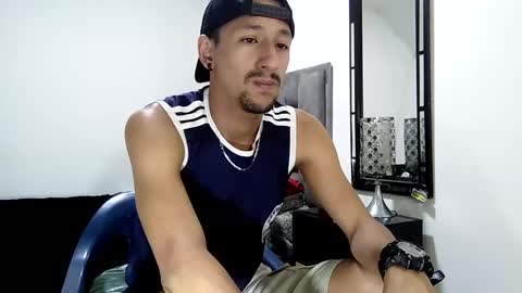 Snapshot of guykarim chatting on December 19, 7:07 am karim online show from December 19, 7:07 am