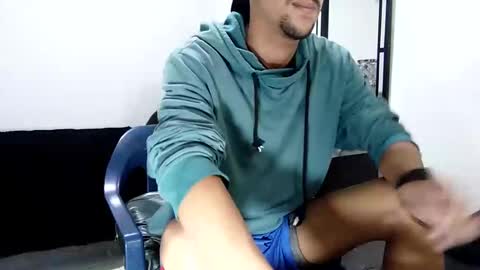 Snapshot of guykarim chatting on December 27, 5:09 am karim online show from December 27, 5:09 am