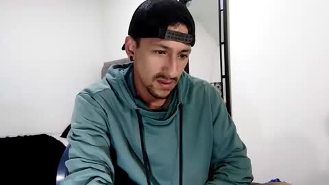 Snapshot of guykarim chatting on January 25, 11:44 am karim online show from January 25, 11:44 am