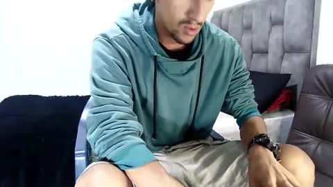 Snapshot of guykarim chatting on February 13, 12:46 am karim online show from February 13, 12:46 am