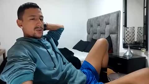 Snapshot of guykarim chatting on March 7, 8:02 am karim online show from March 7, 8:02 am