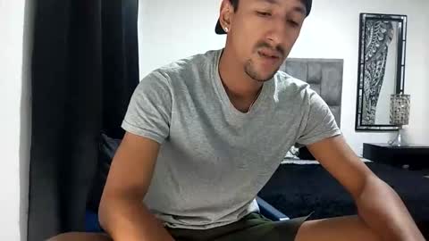 Snapshot of guykarim chatting on October 15, 4:01 am karim online show from October 15, 4:01 am