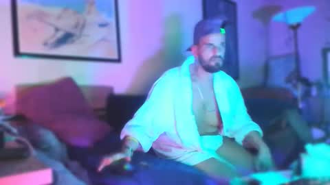 Snapshot of guyst_049 chatting on March 5, 5:14 am GuyST049 online show from March 5, 5:14 am