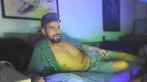 Snapshot of guyst_049 chatting on March 13, 12:01 pm GuyST049 online show from March 13, 12:01 pm