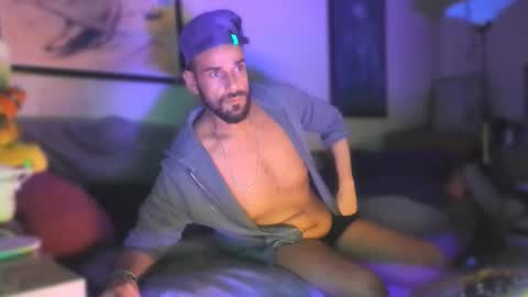 Snapshot of guyst_049 chatting on March 14, 10:21 am GuyST049 online show from March 14, 10:21 am