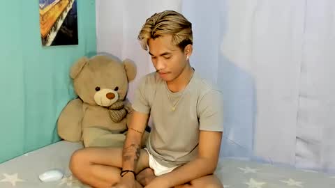 Snapshot of gwapoako100 chatting on December 8, 5:50 am Pitz Sonido Herndon online show from December 8, 5:50 am