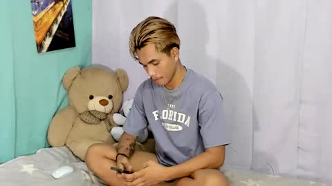 Snapshot of gwapoako100 chatting on December 10, 7:05 am Pitz Sonido Herndon online show from December 10, 7:05 am