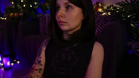 Snapshot of gwenhilton chatting on February 25, 5:52 am gwenhilton online show from February 25, 5:52 am