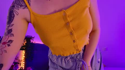 Snapshot of gwenhilton chatting on October 3, 5:37 am gwenhilton online show from October 3, 5:37 am