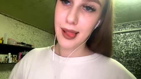 Gwen online show from October 13, 8:42 pm
