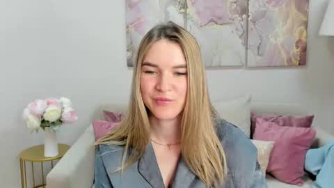Snapshot of gwensmitt chatting on June 11, 12:32 am gwensmitt online show from June 11, 12:32 am