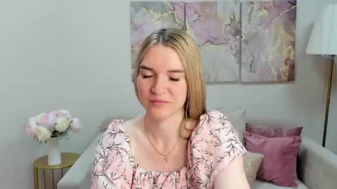 Snapshot of gwensmitt chatting on July 8, 10:03 pm gwensmitt online show from July 8, 10:03 pm