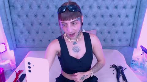 Snapshot of gyal_smith chatting on April 3, 3:37 am Gyal Smith online show from April 3, 3:37 am