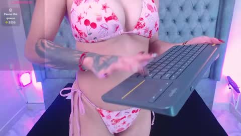 Snapshot of gyal_smith chatting on April 25, 4:26 am Gyal Smith online show from April 25, 4:26 am
