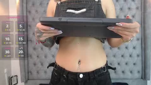 Snapshot of gyal_smith chatting on May 2, 3:00 am Gyal Smith online show from May 2, 3:00 am