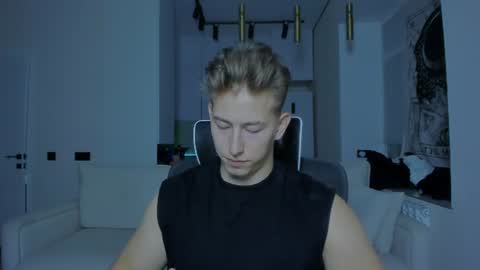 Snapshot of gym_alpha chatting on August 3, 5:27 pm Oliver online show from August 3, 5:27 pm
