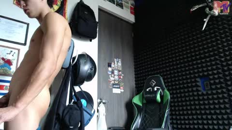 Snapshot of gymbro42 chatting on May 19, 5:08 pm Gymbro42 online show from May 19, 5:08 pm