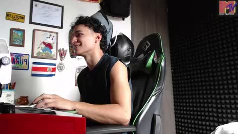 Snapshot of gymbro42 chatting on May 22, 3:06 pm Gymbro42 online show from May 22, 3:06 pm