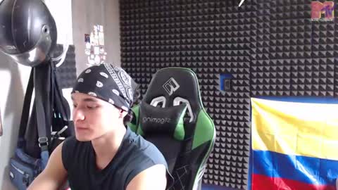 Snapshot of gymbro42 chatting on July 1, 7:02 pm Gymbro42 online show from July 1, 7:02 pm