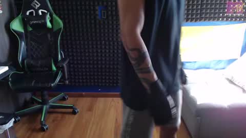 Snapshot of gymbro42 chatting on July 6, 3:03 pm Gymbro42 online show from July 6, 3:03 pm