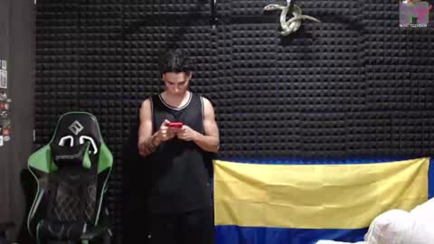 Snapshot of gymbro42 chatting on July 11, 12:57 am Gymbro42 online show from July 11, 12:57 am