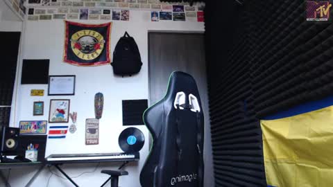 Snapshot of gymbro42 chatting on August 5, 5:27 pm Gymbro42 online show from August 5, 5:27 pm