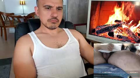 Snapshot of gymd4ddy chatting on June 2, 11:23 am gymd4ddy online show from June 2, 11:23 am