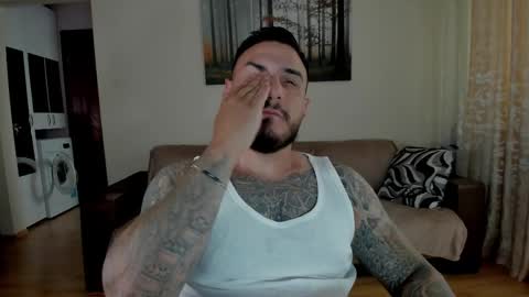 Snapshot of gymdominus chatting on June 1, 8:16 am gymdominus online show from June 1, 8:16 am